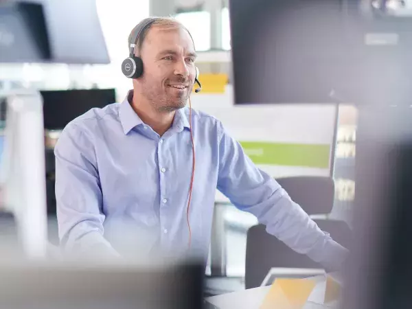 VNGHandel&Vertrieb_Tradingfloor_Telefoncall